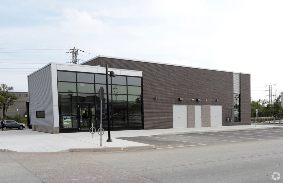1330 Castlefield Ave, Toronto, ON à louer - Photo principale – Image 1 sur 4