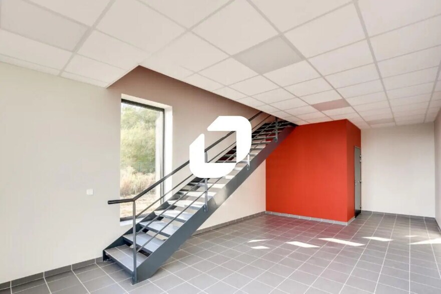 Local d’activités dans Bailly-Romainvilliers à louer - Photo de l’immeuble – Image 3 sur 4