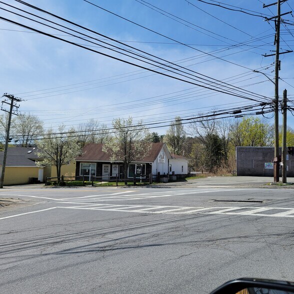 160 Kingston Ave, Wurtsboro, NY à vendre - Photo de l’immeuble – Image 3 sur 11