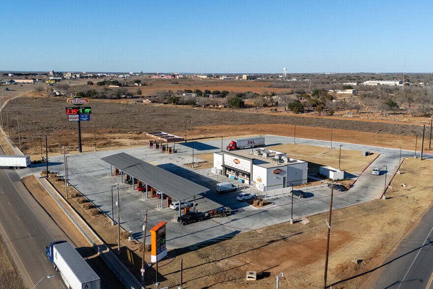 967 S Interstate 35, Pearsall, TX à vendre - Photo de l’immeuble – Image 2 sur 3
