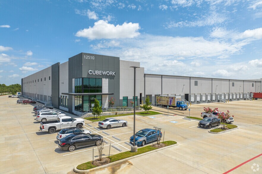 12510 W Airport Blvd, Sugar Land, TX à louer - Photo de l’immeuble – Image 3 sur 24
