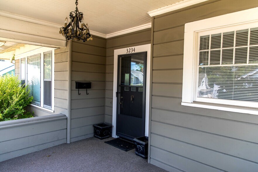 3234 SE Cesar Chavez Blvd, Portland, OR à vendre - Photo de l’immeuble – Image 2 sur 16