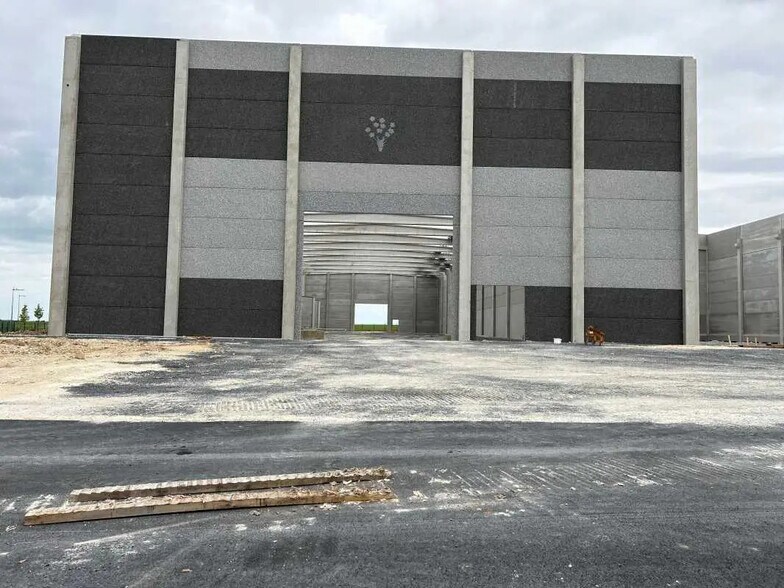 Local d’activités dans Barenton-Bugny à louer - Photo de l’immeuble – Image 3 sur 5