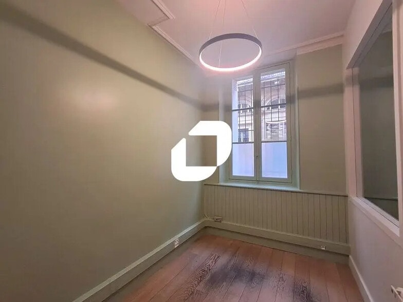 Bureau dans Bordeaux à vendre - Photo de l’immeuble – Image 2 sur 10