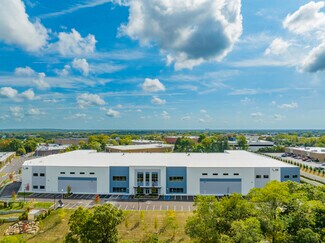 Plus de détails pour 88 Parkway Dr S, Hauppauge, NY - Industriel/Logistique à louer
