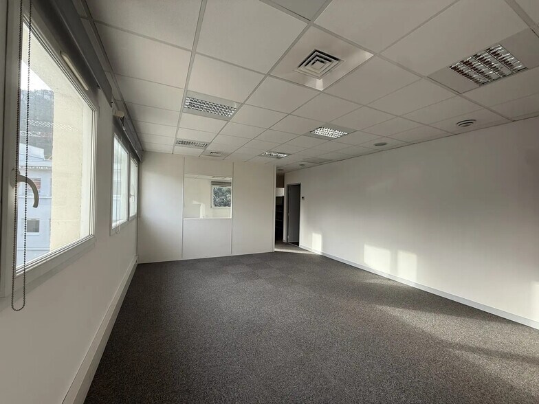 Bureau dans Gémenos à louer - Photo intérieure – Image 2 sur 8