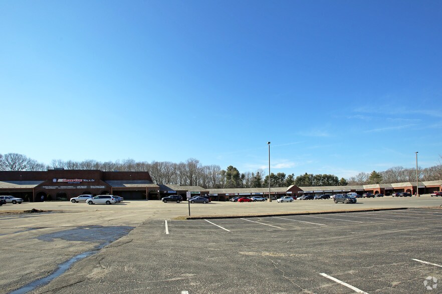 401 Monroe Tpke, Monroe, CT à louer - Photo principale – Image 1 sur 1