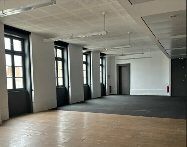 Bureau dans Lyon à louer - Photo de l’immeuble – Image 2 sur 14