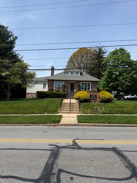 636 Wynnewood Rd, Ardmore, PA à vendre - Photo principale – Image 1 sur 1