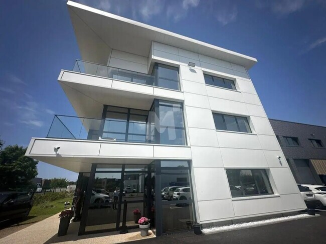 Plus de détails pour Local d’activités à vendre