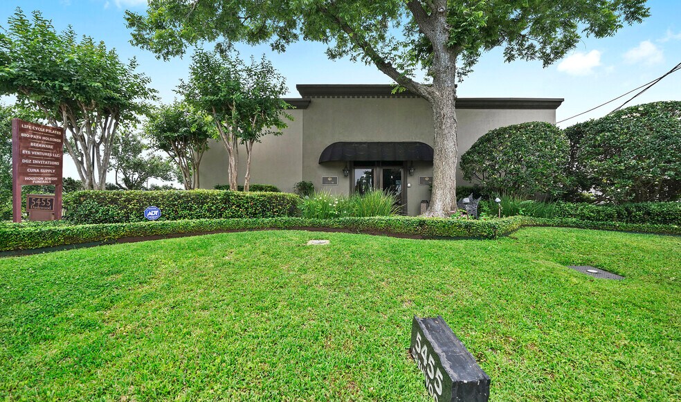 5455 Dashwood Dr, Bellaire, TX à louer - Photo de l’immeuble – Image 2 sur 7
