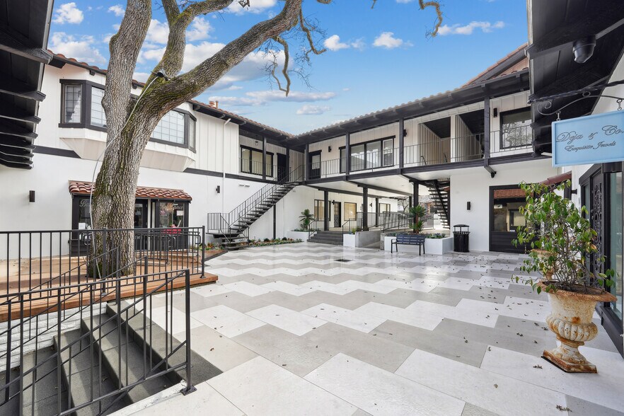 14567 Big Basin Way, Saratoga, CA à louer - Photo de l’immeuble – Image 3 sur 15