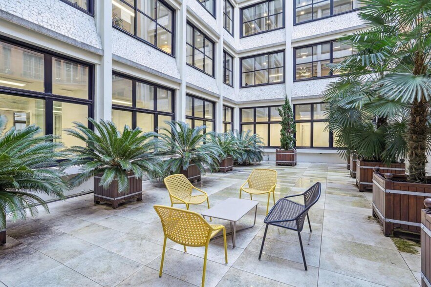 9 Avenue Percier, Paris à louer - Photo de l’immeuble – Image 3 sur 11