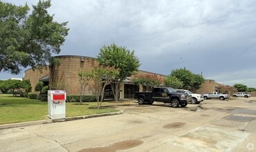 15660 W Hardy Rd, Houston, TX à louer Photo de l’immeuble– Image 1 sur 2