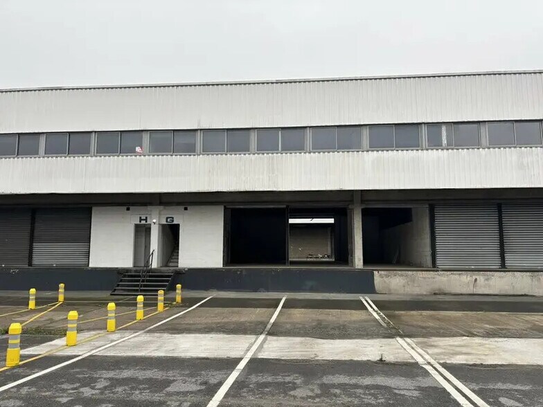 Local d’activités dans Aulnay-sous-Bois à louer - Photo de l’immeuble – Image 1 sur 10