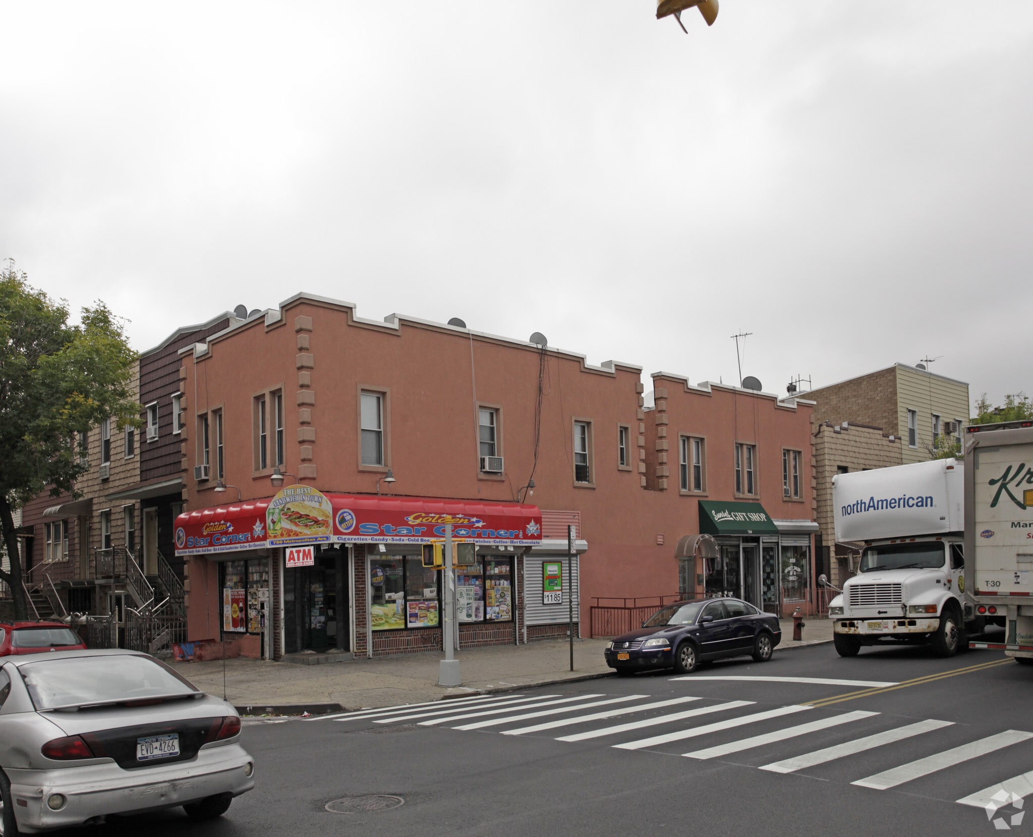 780 Metropolitan Ave, Brooklyn, NY à louer Photo principale– Image 1 sur 3