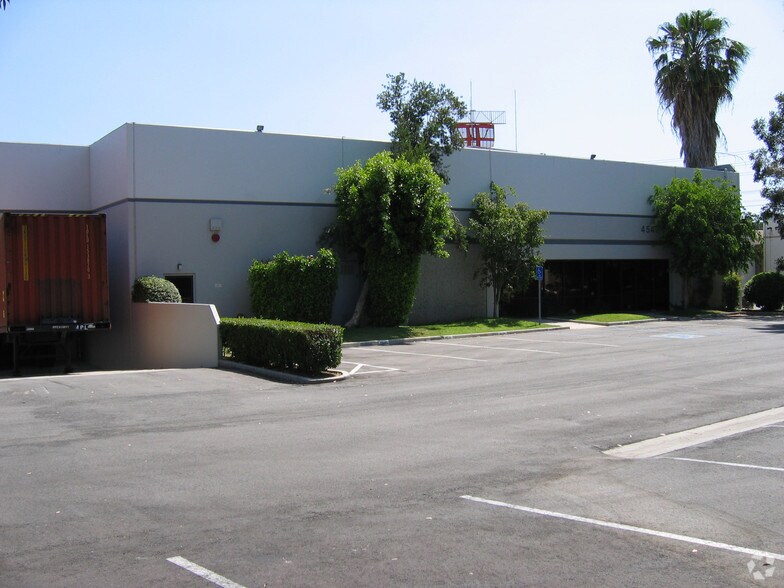 4540 Valerio St, Burbank, CA à louer - Photo de l’immeuble – Image 3 sur 4