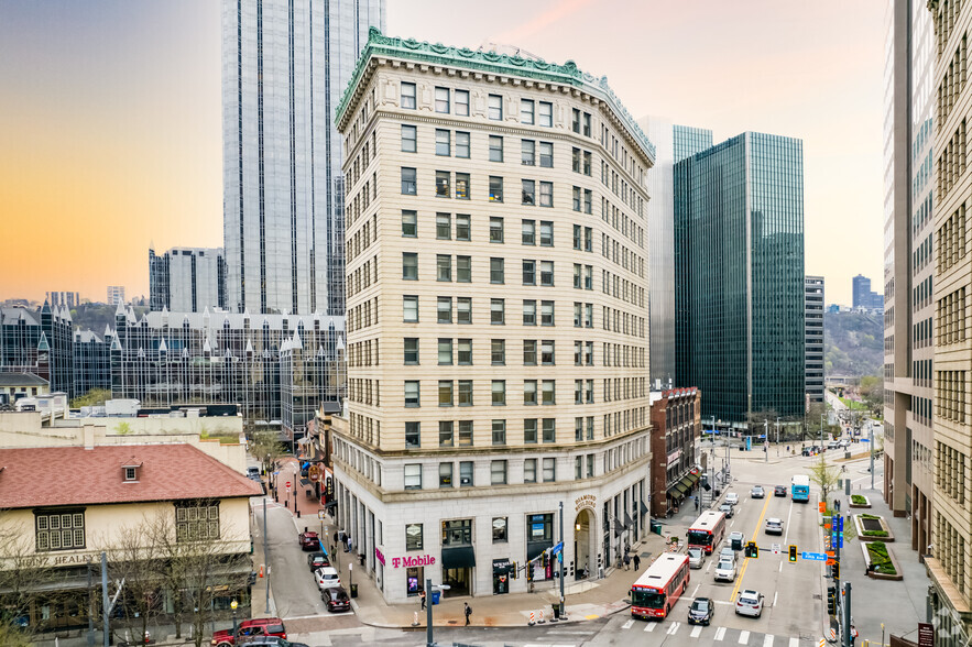 100 5th Ave, Pittsburgh, PA à louer - Photo de l’immeuble – Image 1 sur 10