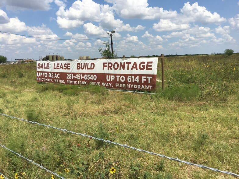 3258 IH 37  Access, Three Rivers, TX à vendre - Photo de l’immeuble – Image 2 sur 10