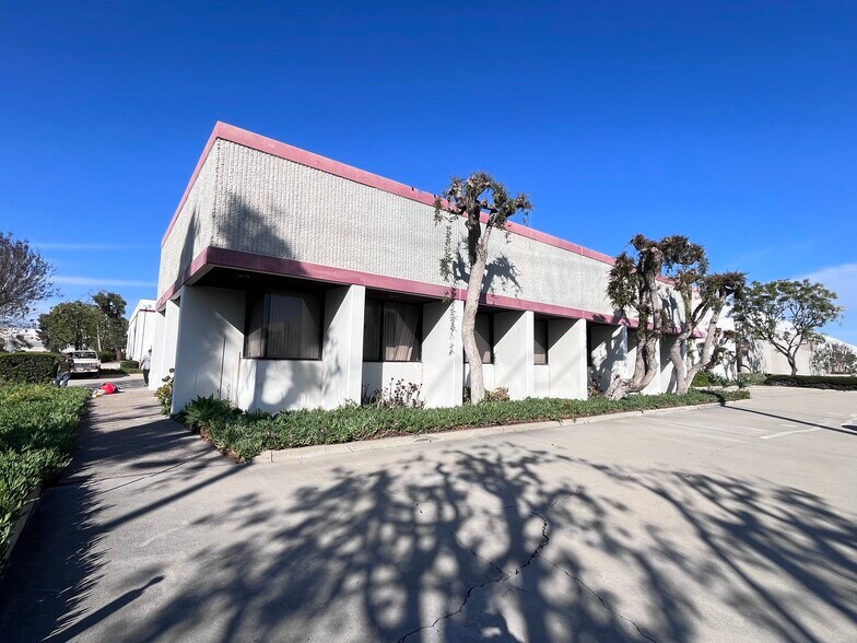 14095 Laurelwood Pl, Chino, CA à louer - Photo de l’immeuble – Image 2 sur 15