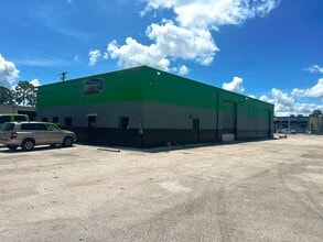 6120 Idlewild St, Fort Myers, FL à louer Photo de l’immeuble– Image 1 sur 9