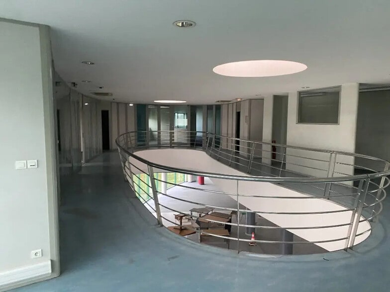 Local d'activités dans Chalon-sur-Saône à vendre - Photo de l’immeuble – Image 3 sur 8