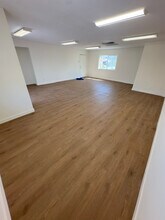 18335-18345 Sierra Hwy, Santa Clarita, CA à louer Photo intérieure– Image 1 sur 3
