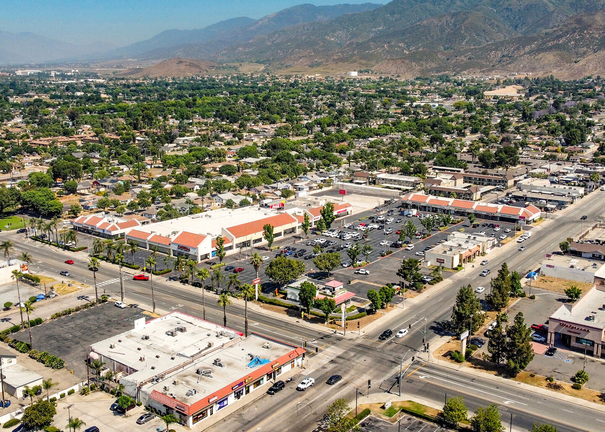 4000-4184 Sierra Way, San Bernardino, CA à louer Photo de l’immeuble– Image 1 sur 5