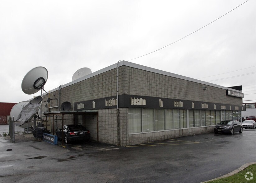 5125 Steeles Ave W, Toronto, ON à louer - Photo de l’immeuble – Image 2 sur 3