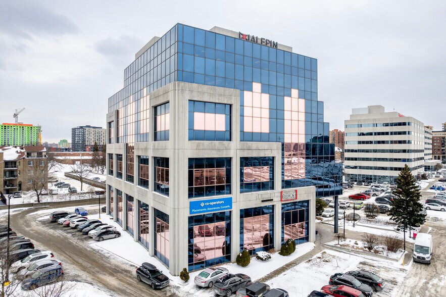 3080 Boul Le Carrefour, Laval, QC à louer - Photo de l’immeuble – Image 2 sur 8