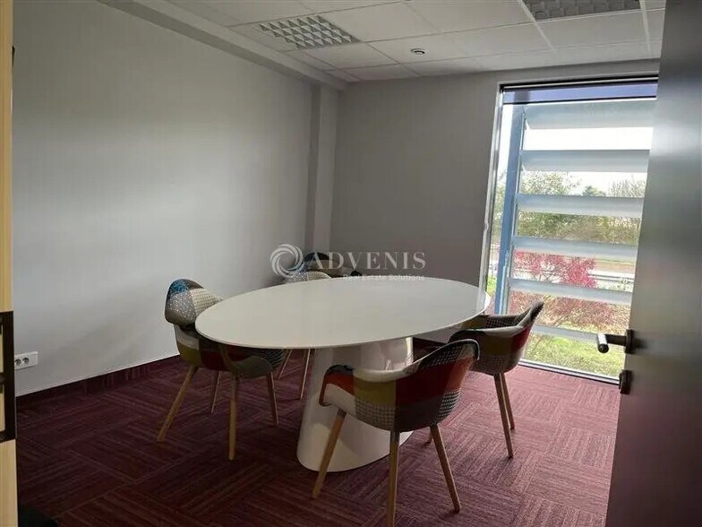 Bureau dans Brignais à louer - Photo de l’immeuble – Image 2 sur 6