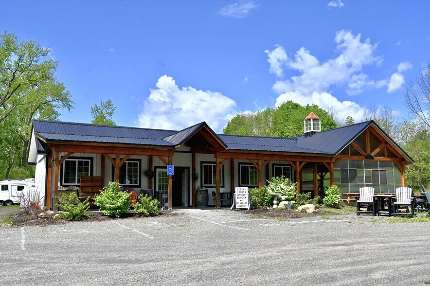 5888 State Route 14, Rock Stream, NY à vendre - Photo principale – Image 1 sur 7