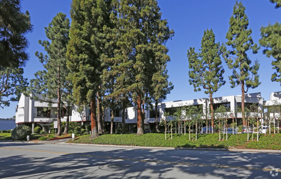 3080 Olcott St, Santa Clara, CA à louer - Photo de l’immeuble – Image 3 sur 11