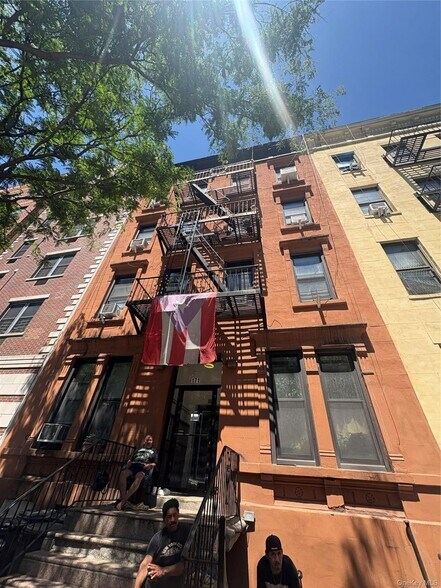 171 E 111th St, New York, NY à vendre - Photo de l’immeuble – Image 1 sur 31