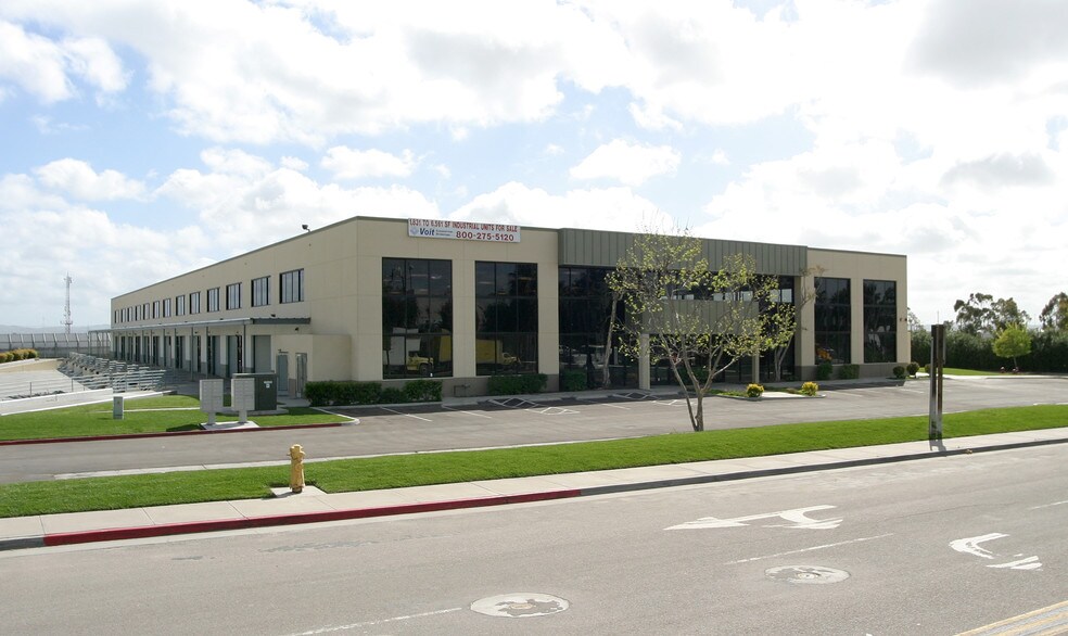 10065 Via De La Amistad, San Diego, CA à louer - Photo de l’immeuble – Image 3 sur 24