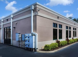 25110 Bernwood Dr, Bonita Springs, FL à louer Photo de l’immeuble– Image 2 sur 9