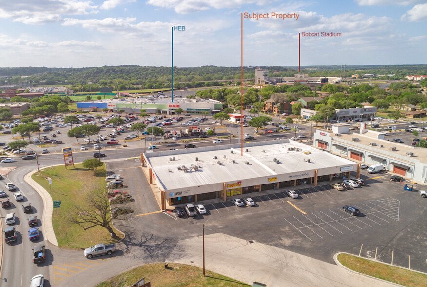 1104 Thorpe Ln, San Marcos, TX à louer - Photo de l’immeuble – Image 2 sur 7