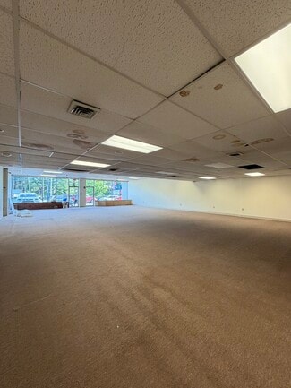Plus de détails pour 969-979 Meriden Waterbury Tpke, Plantsville, CT - Local commercial, Local d'activités à louer