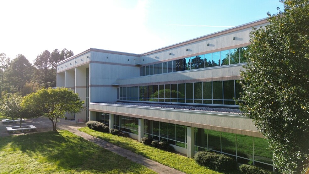 200 Hunter Place, Youngsville, NC à louer - Photo de l’immeuble – Image 2 sur 6