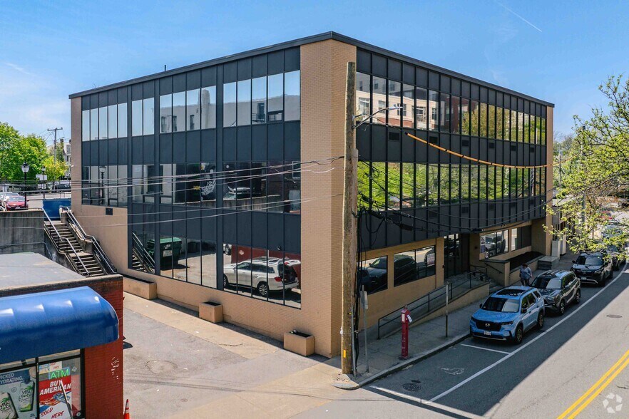 24 Crescent St, Waltham, MA à louer - Photo de l’immeuble – Image 3 sur 5