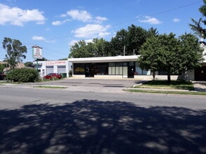 4201 Bloomington Ave, Minneapolis, MN à louer Photo de l’immeuble– Image 1 sur 1