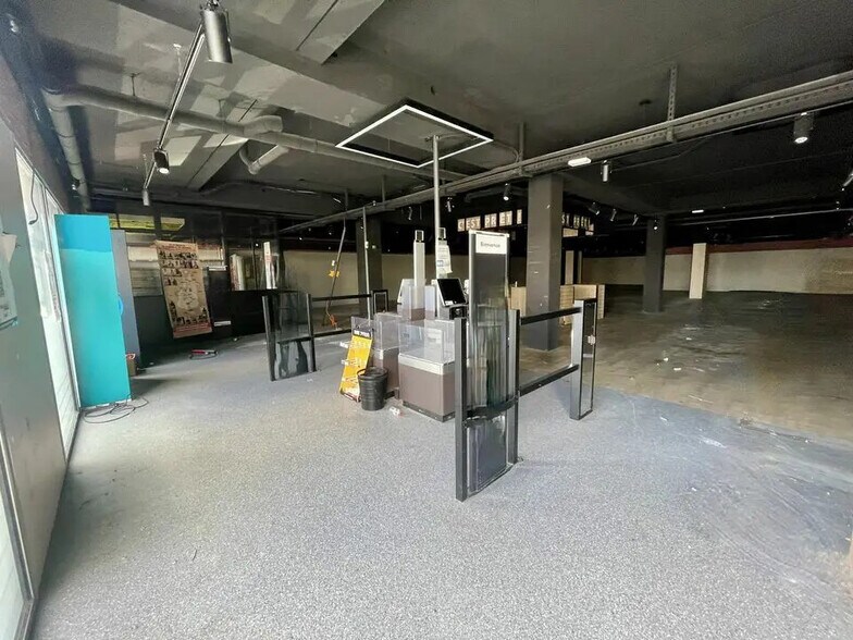 Local commercial dans Bezannes à louer - Photo de l’immeuble – Image 3 sur 5