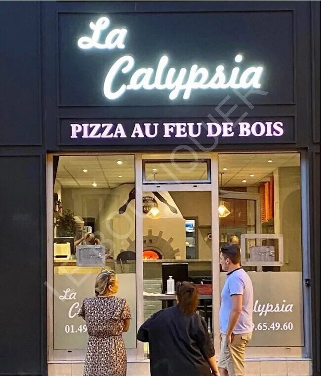 Plus de détails pour Local commercial à vendre