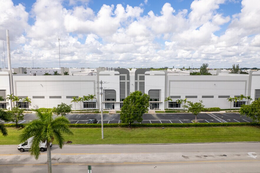 3400 SW 20th St, Pembroke Park, FL à louer - Photo de l’immeuble – Image 3 sur 14