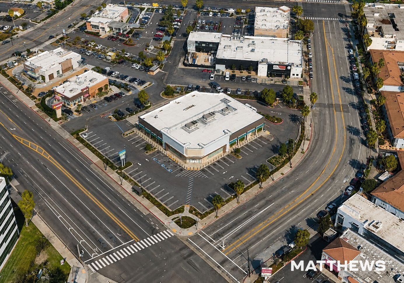 4525 E Pacific Coast Hwy, Long Beach, CA à louer Photo de l’immeuble– Image 1 sur 24
