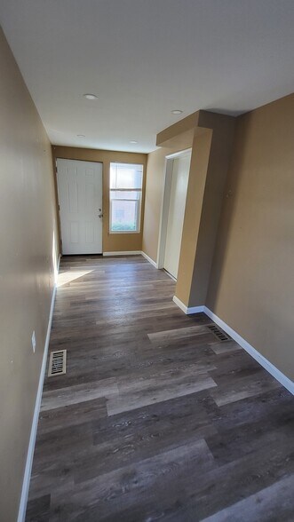 5 Church Ln, Pikesville, MD à louer - Photo de l’immeuble – Image 3 sur 26