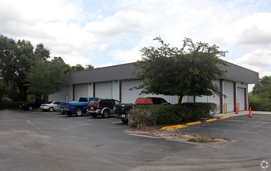 7818 Causeway Blvd, Tampa, FL à louer - Photo principale – Image 2 sur 6