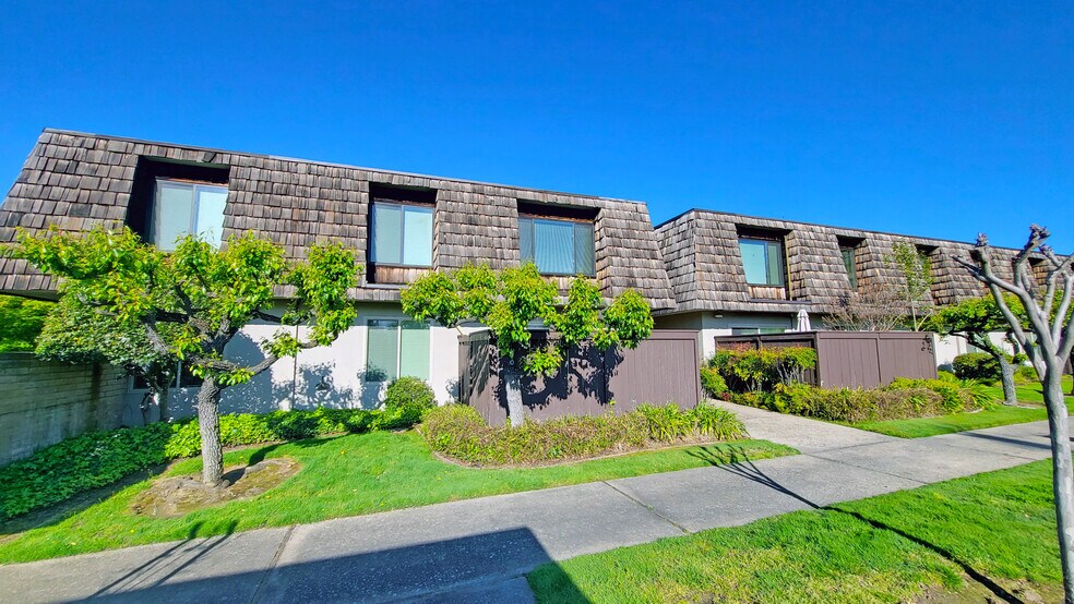 1301 W Lodi Ave, Lodi, CA à vendre - Photo de l’immeuble – Image 2 sur 11
