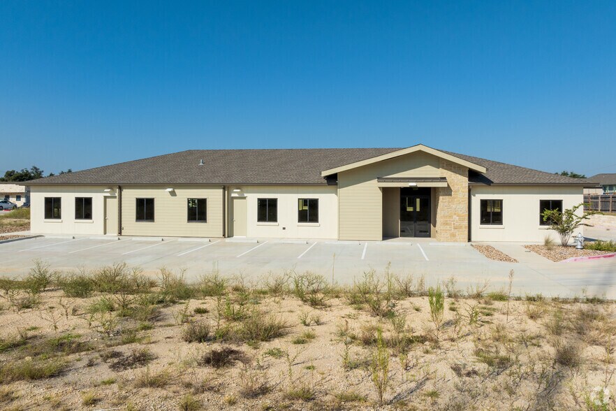 1667 N Highway 183, Leander, TX à louer - Photo de l’immeuble – Image 3 sur 13
