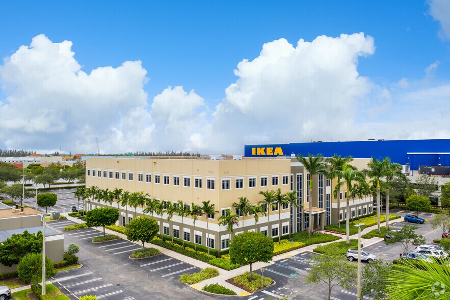 11430 NW 20th St, Miami, FL à louer - Photo de l’immeuble – Image 2 sur 5